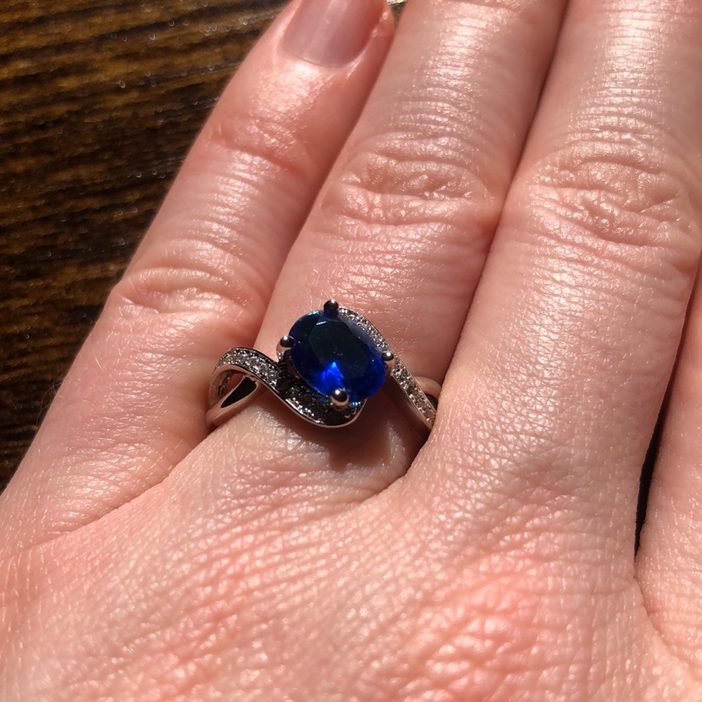 BOGO NWT Costume jewelry ring with blue rhinestone, size 7 - Picture 1 of 5
